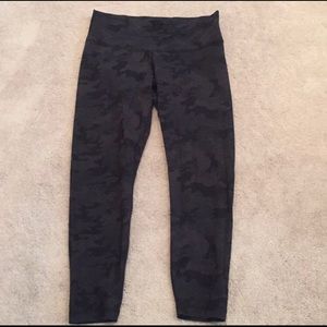 Used camo lululemon 7/8 pant